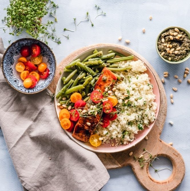 Préparation d'un plat de légumes healthy